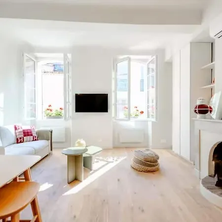 Apartment Petit Gambetta L Bright & Ac L Shellter-rentals Saint-Tropez