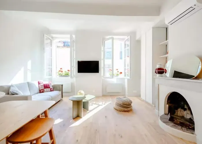 Apartment Petit Gambetta L Bright & Ac L Shellter-rentals Saint-Tropez